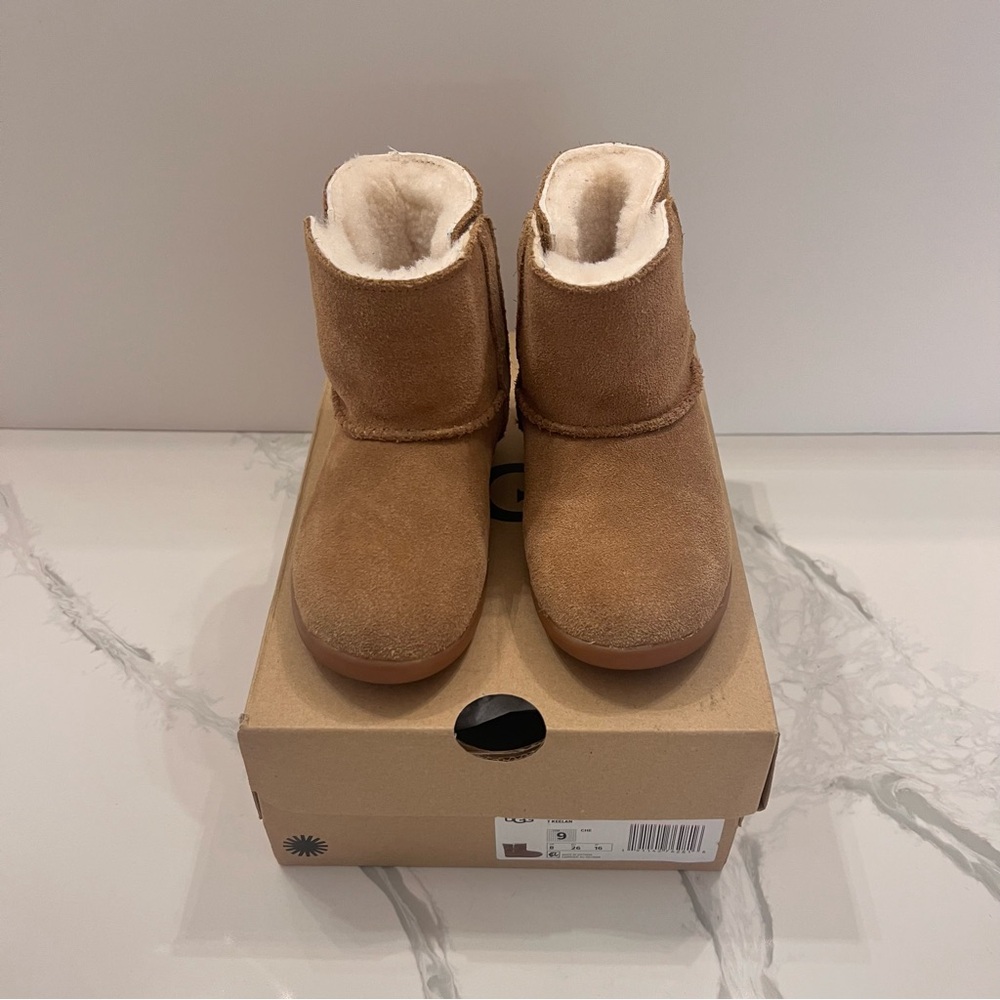 EUC UGG Kid's Keelan II Calf Suede Boots size 9 with original Box